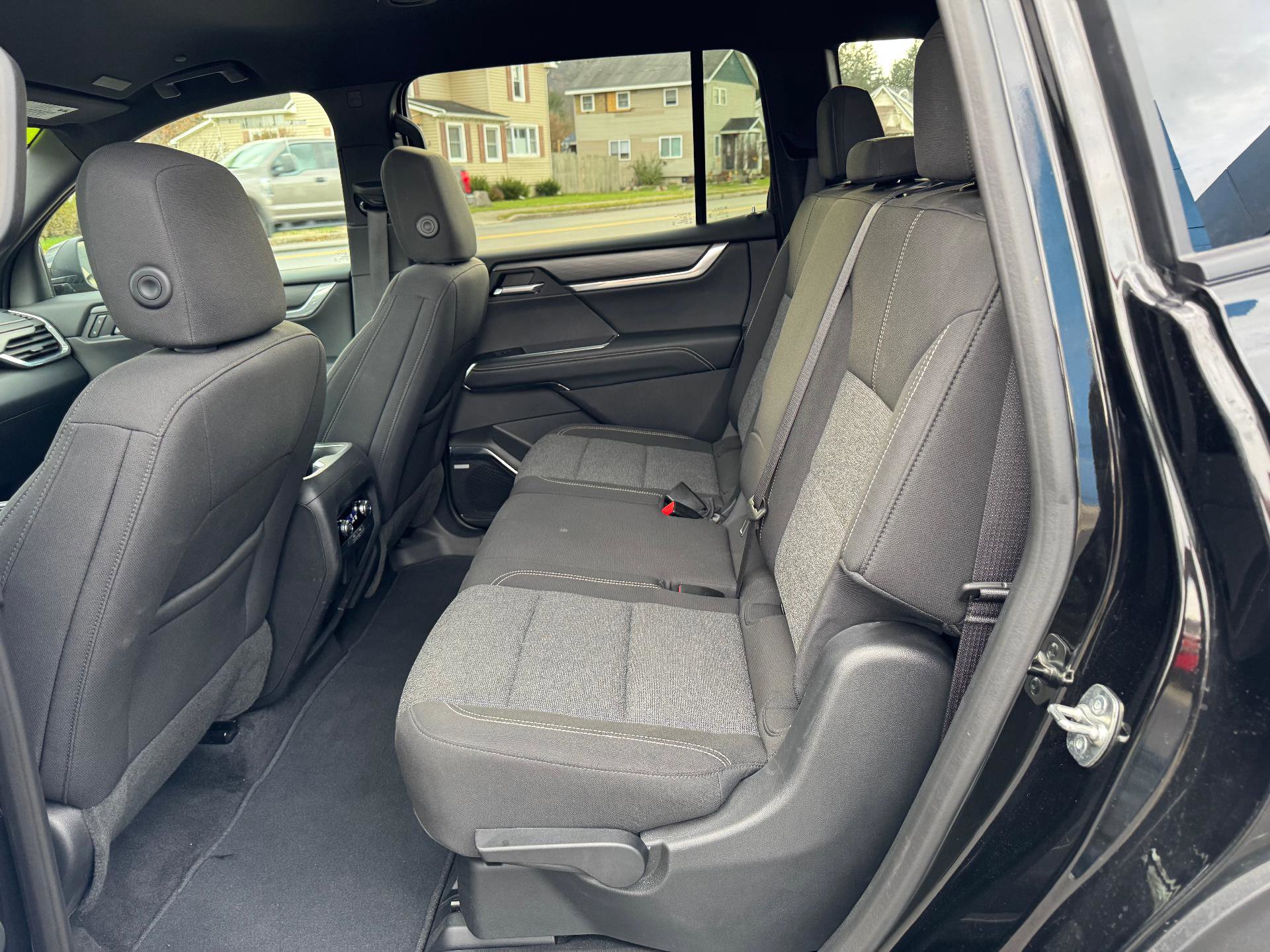 Used 2025 GMC Acadia Elevation image 36