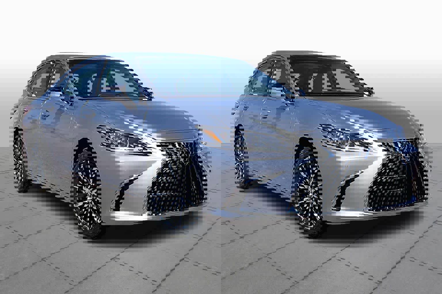 Used 2025 Lexus ES 300h w/ Premium Package image 3