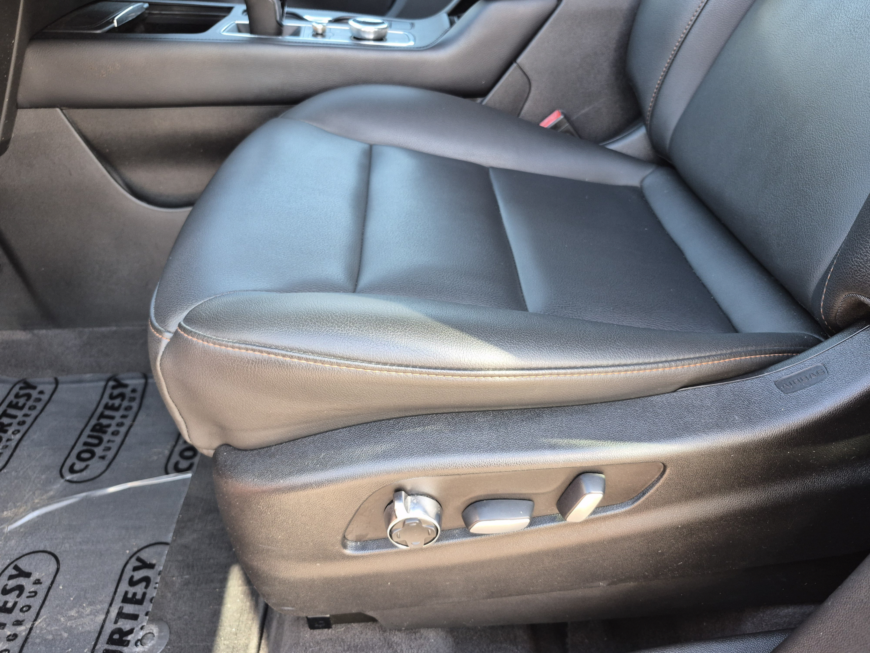 Used 2020 Cadillac XT4 Sport w/ Driver Awareness Package FWD image 20