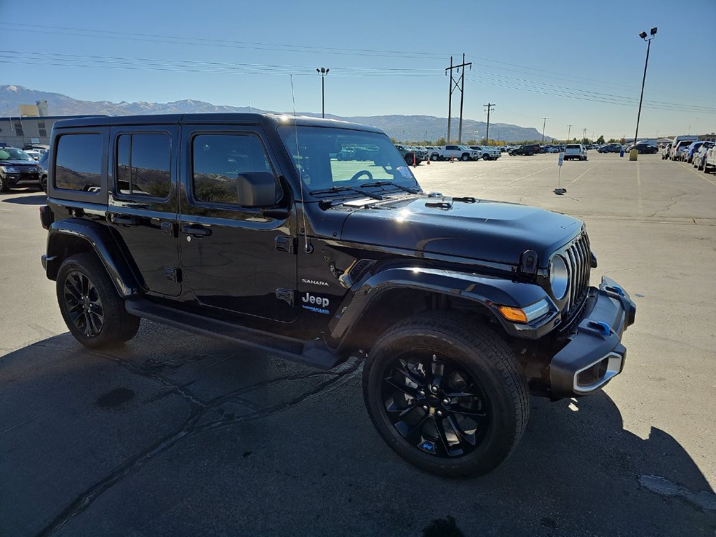 Certified 2022 Jeep Wrangler Unlimited Sahara AWD/4WD image 3