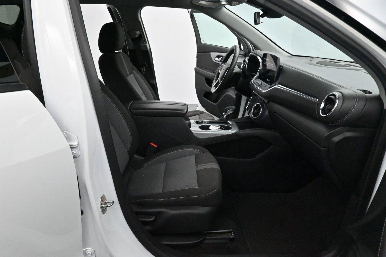 Used 2023 Chevrolet Blazer LT FWD image 29