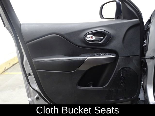 Used 2019 Jeep Cherokee Latitude w/ Popular Appearance Group image 16