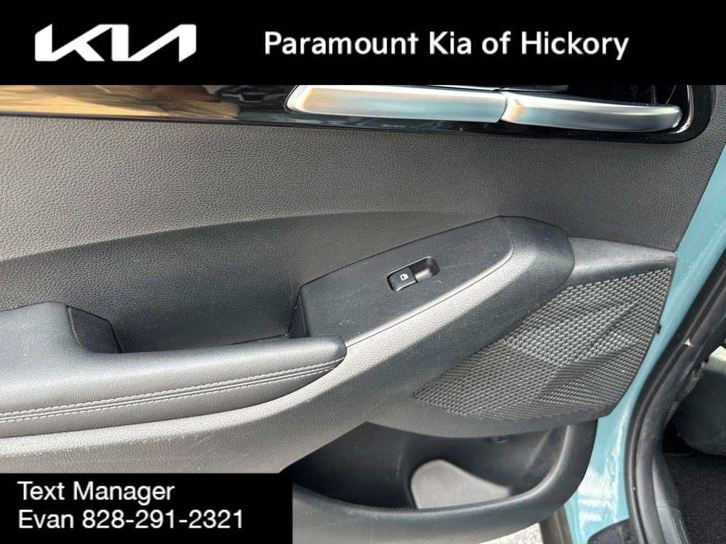 Used 2025 Kia Seltos EX FWD image 12