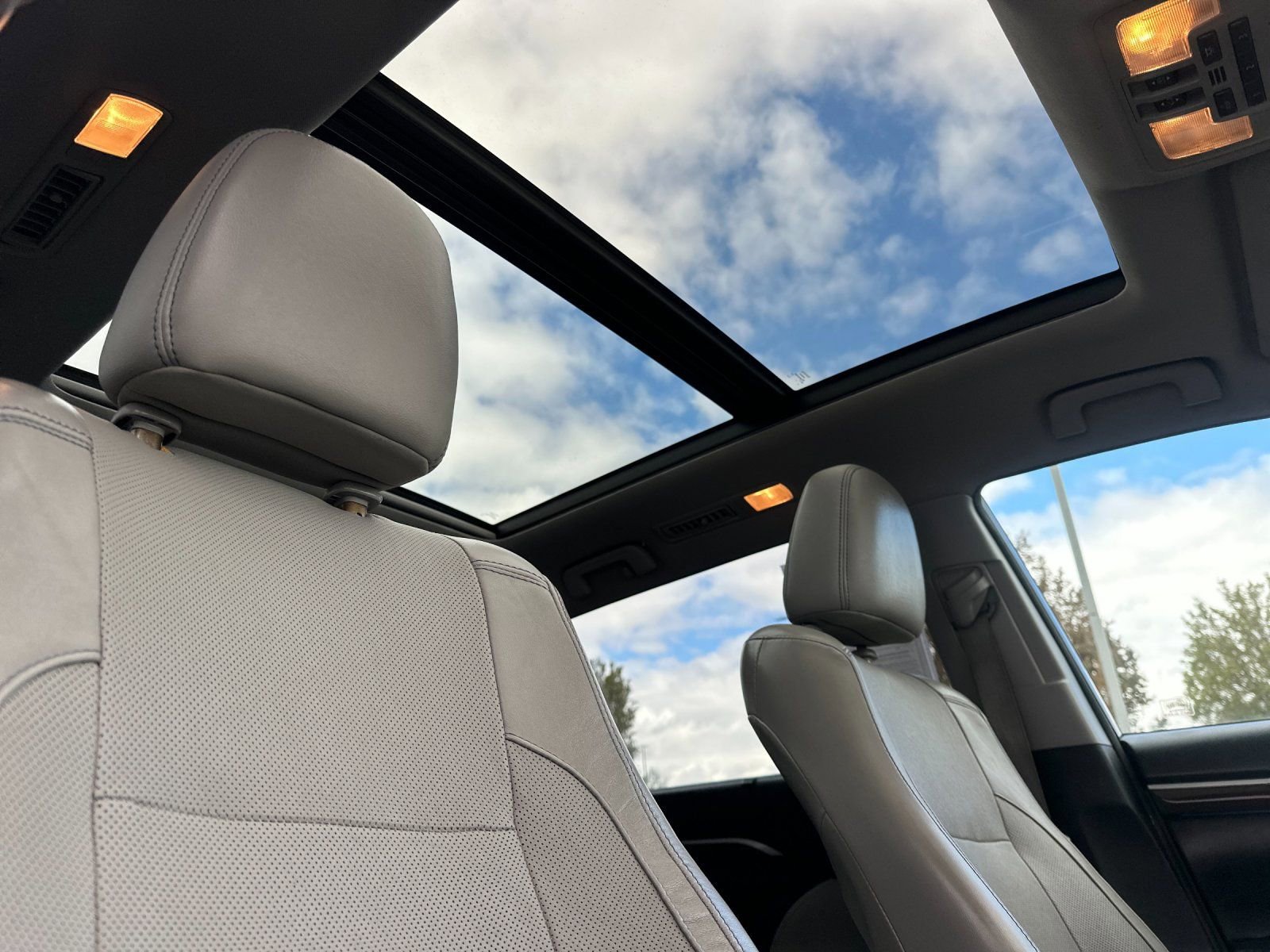 Used 2015 Toyota Highlander Limited Platinum AWD/4WD image 21