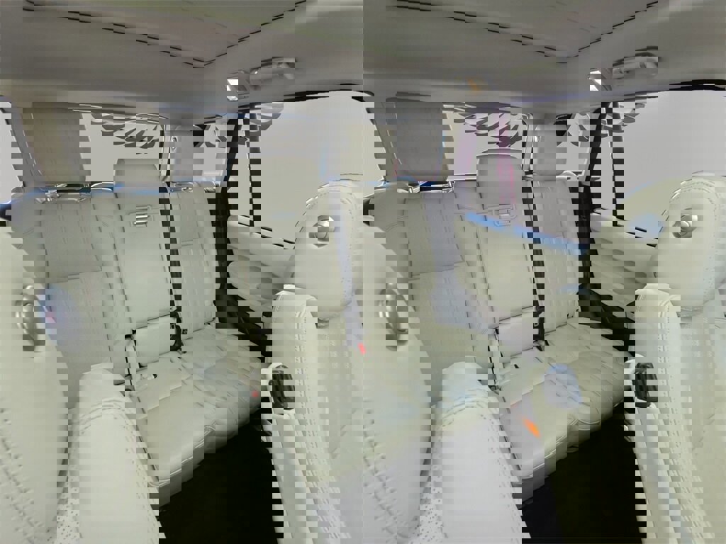 Used 2017 Land Rover Range Rover HSE image 13