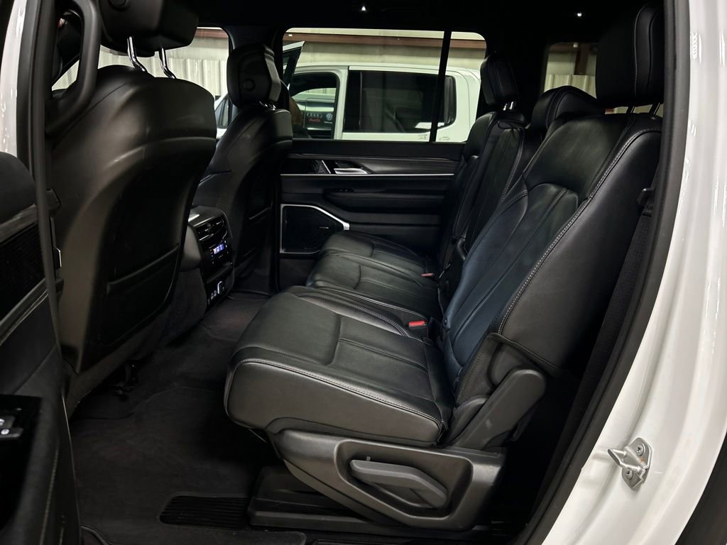 Certified 2024 Jeep Wagoneer L Series III w/ Flexible Seating Group image 26