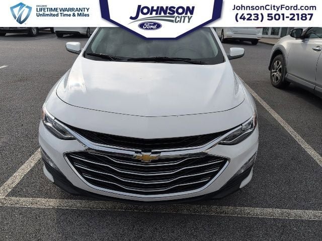 Used 2024 Chevrolet Malibu LT FWD image 2