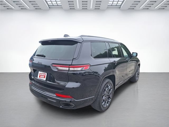 Used 2023 Jeep Grand Cherokee L Summit AWD/4WD image 4