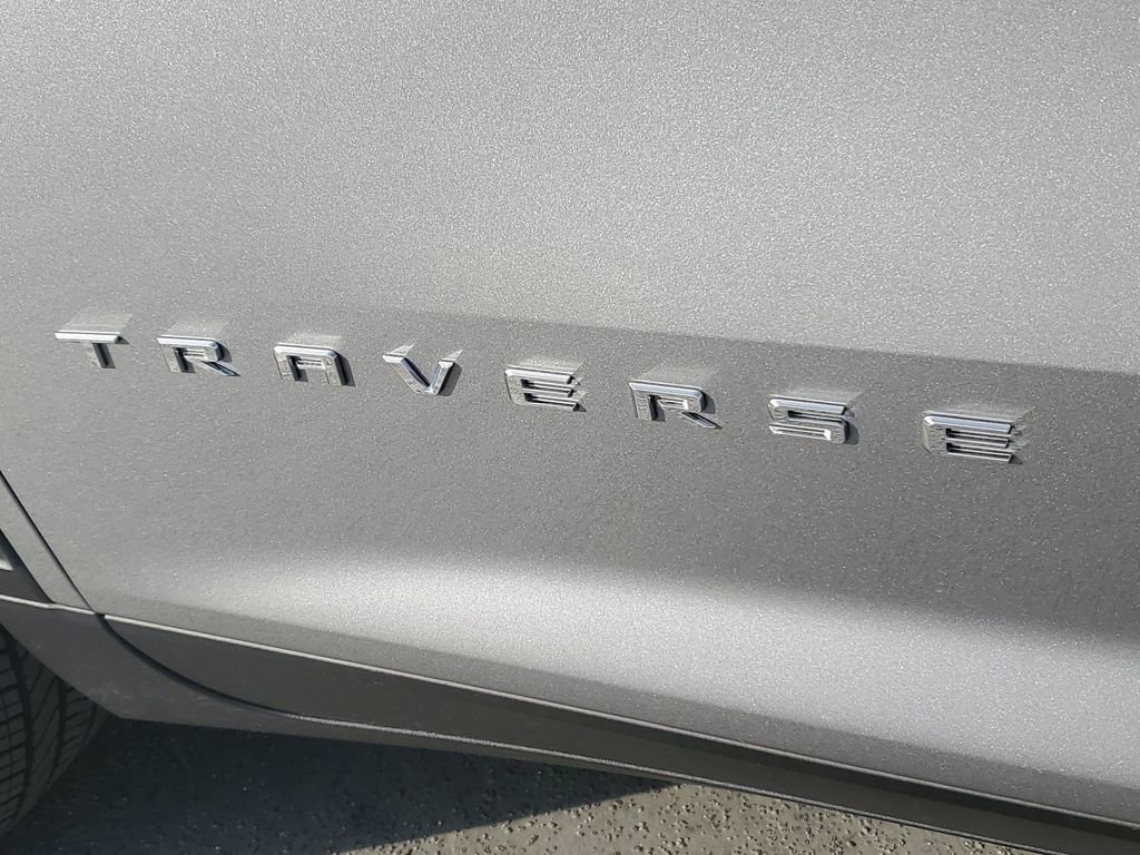 Used 2025 Chevrolet Traverse LT image 7