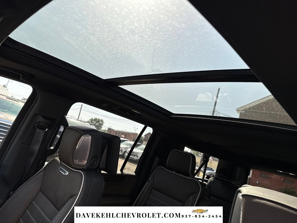 Used 2025 GMC Yukon XL Denali Ultimate w/ LPO, Illumination Package AWD/4WD image 16