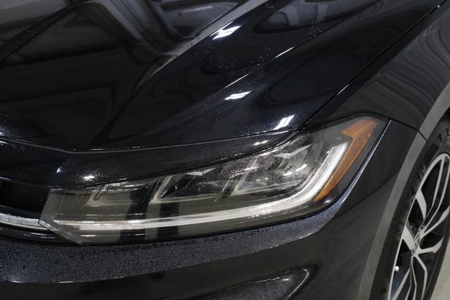 Used 2025 Volkswagen Jetta SE w/ Sunroof Package image 37