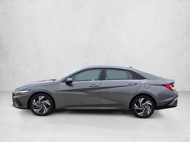 Used 2025 Hyundai Elantra Limited FWD image 8