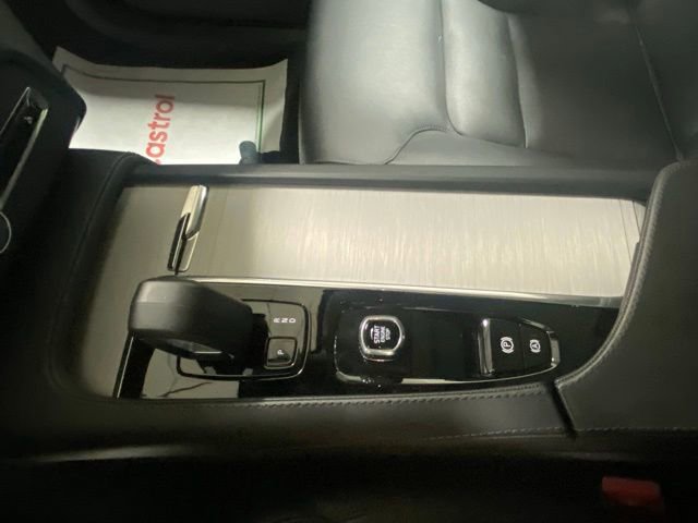 Certified 2025 Volvo XC90 B5 Core image 27