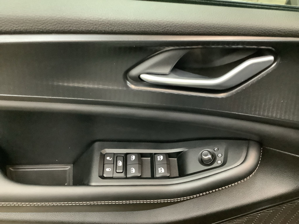 New 2025 Jeep Grand Cherokee L Laredo image 13