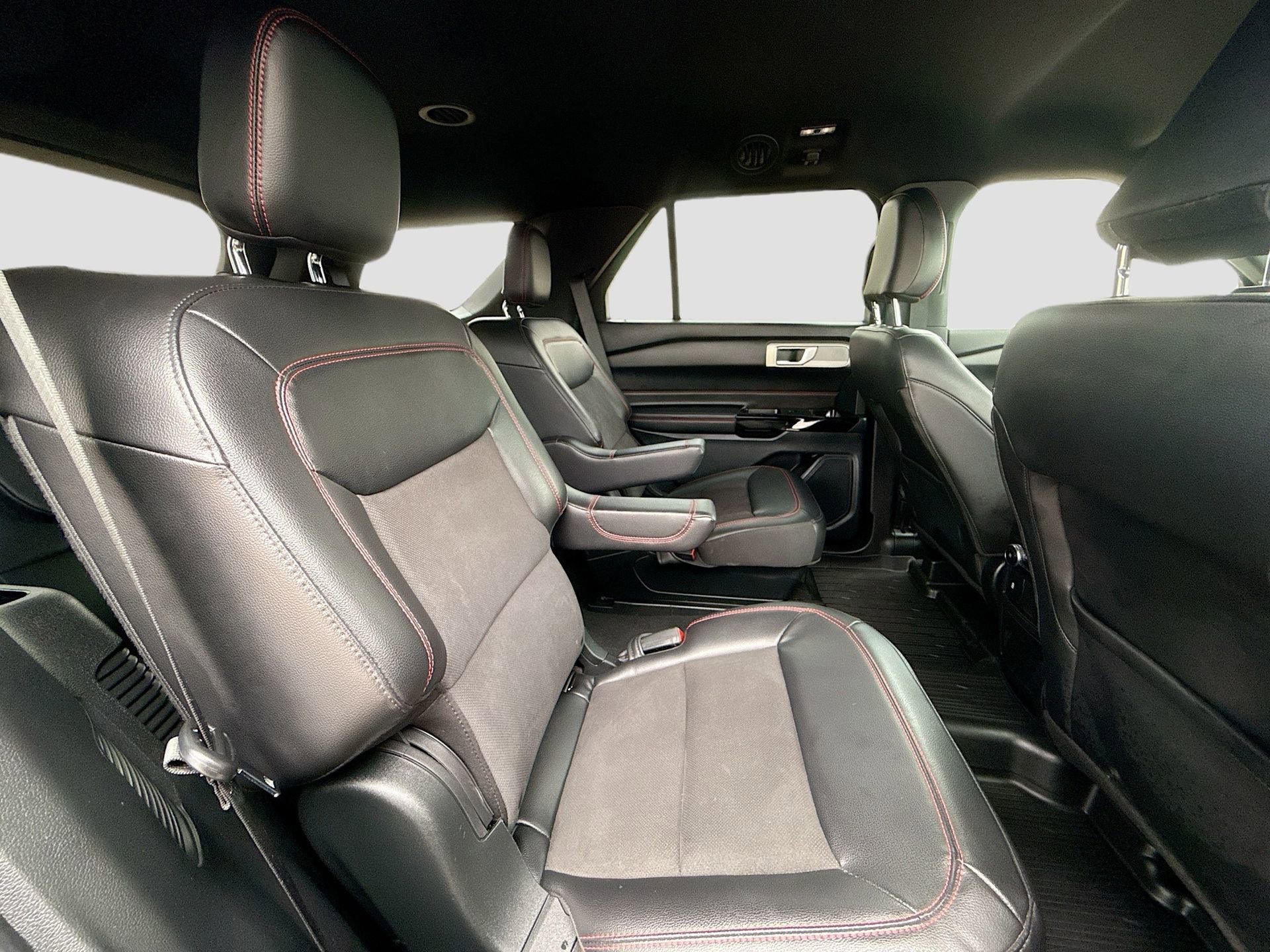 Used 2023 Ford Explorer ST-Line w/ Class IV Trailer Tow Package image 31