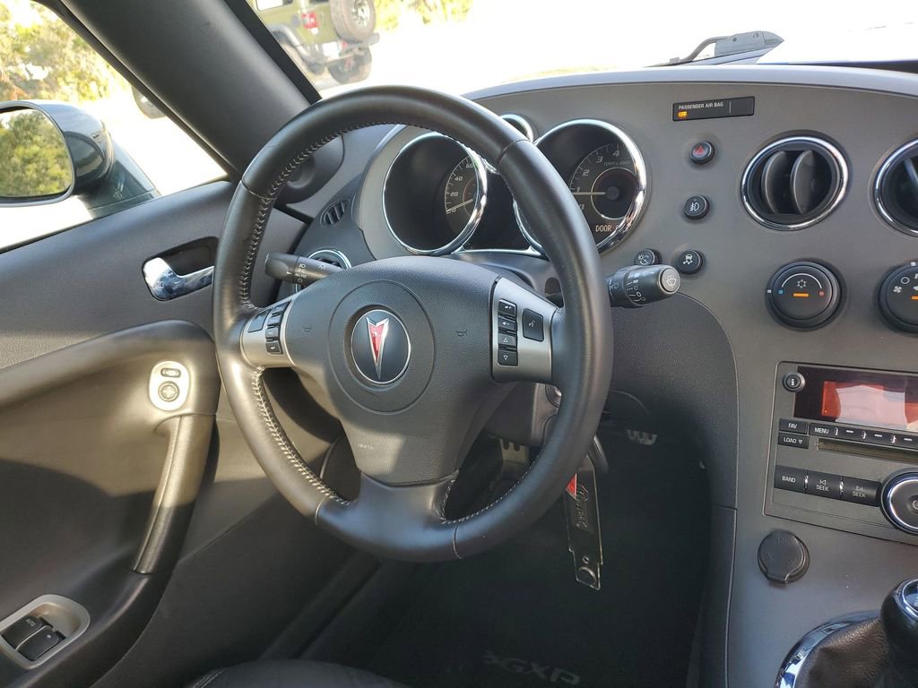 Used 2008 Pontiac Solstice GXP w/ Premium Package image 15