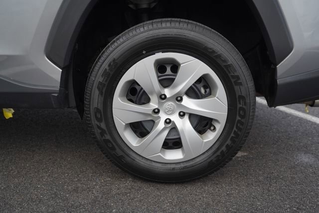Used 2022 Toyota RAV4 LE image 39