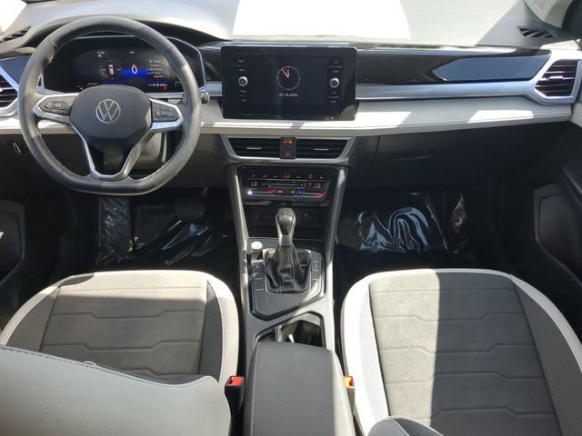 Certified 2025 Volkswagen Taos SE w/ Black Wheel Package image 12