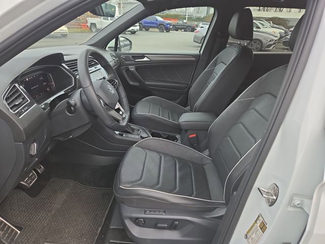 Used 2024 Volkswagen Tiguan SEL R-Line image 11