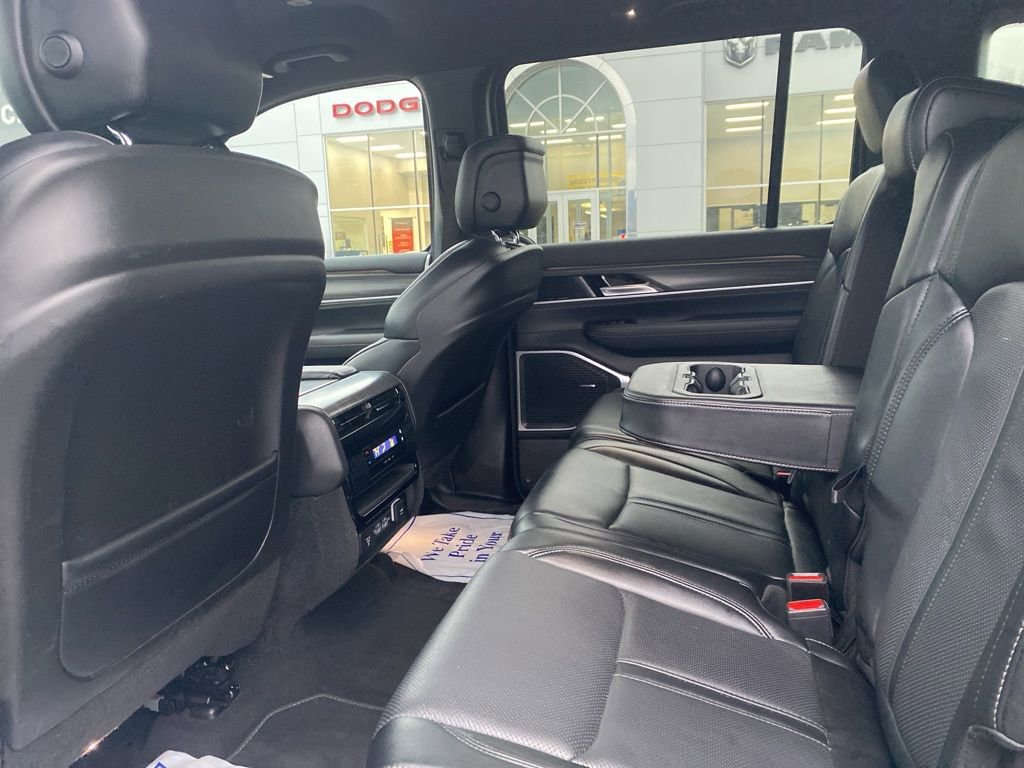 Certified 2024 Jeep Wagoneer L Series II w/ Flexible Seating Group image 22