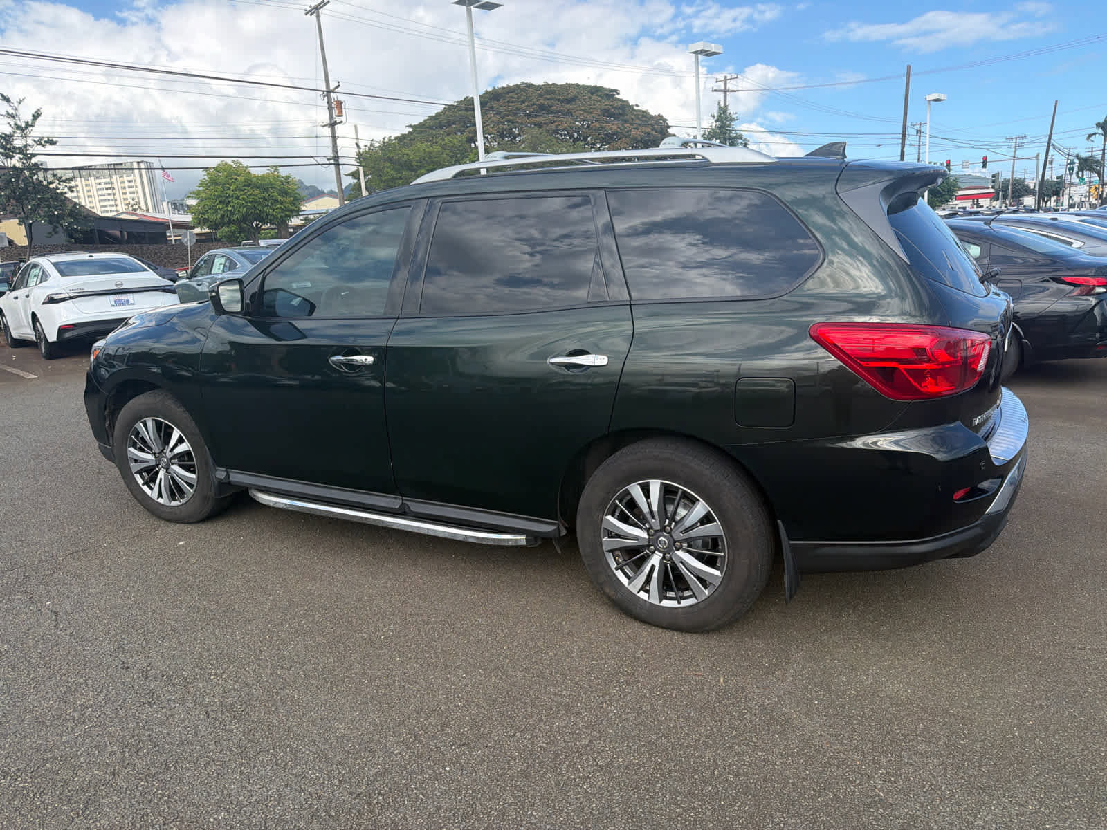 Used 2020 Nissan Pathfinder SL FWD image 4