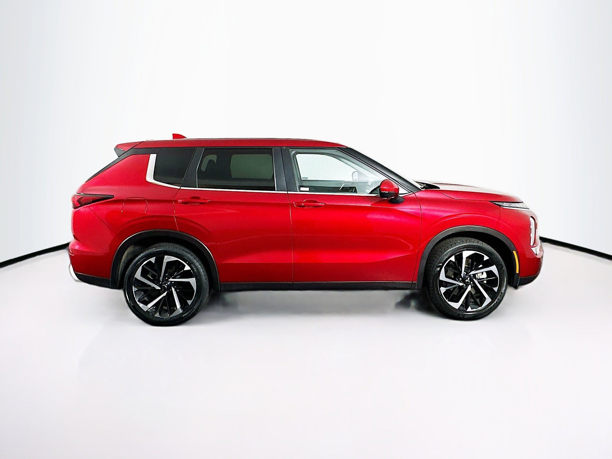 Used 2024 Mitsubishi Outlander SE image 10