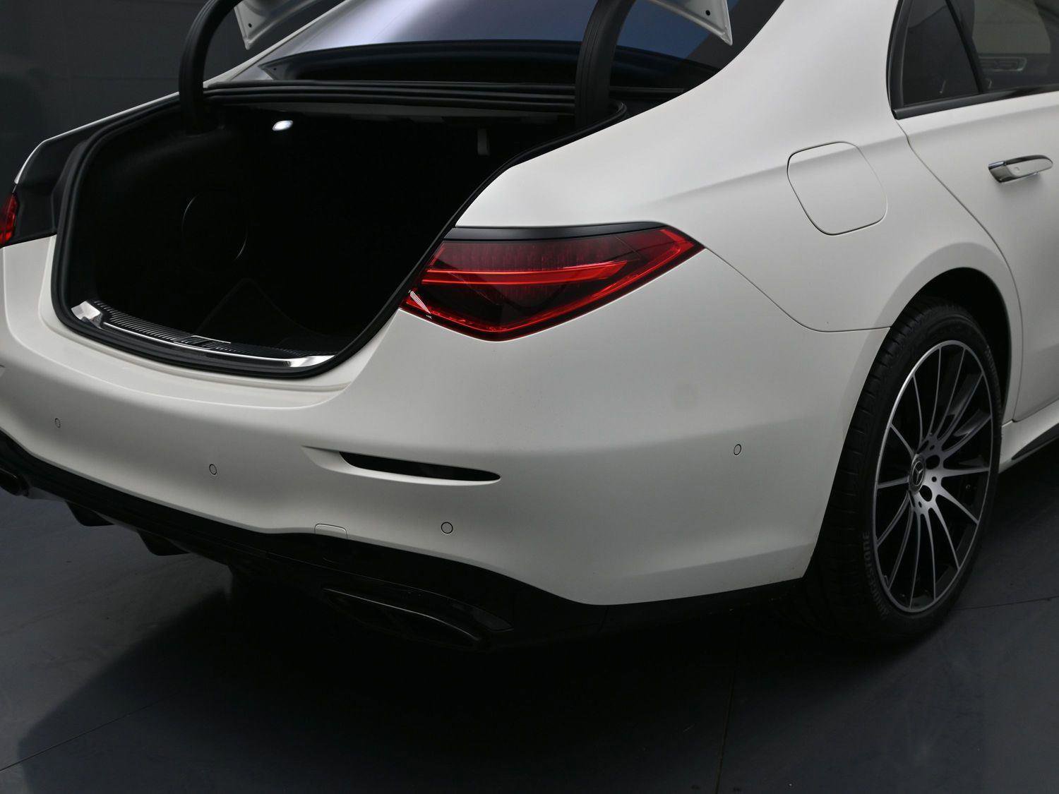 Used 2022 Mercedes-Benz S 580 4MATIC Sedan w/ AMG Line Package image 16