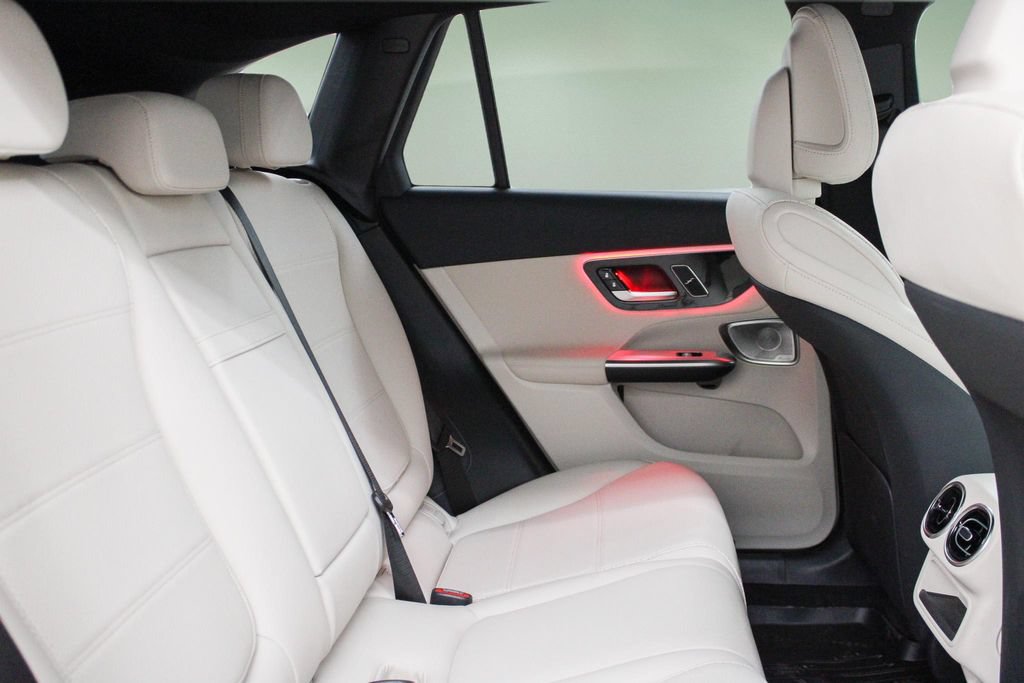 Used 2025 Mercedes-Benz GLC 300 image 27
