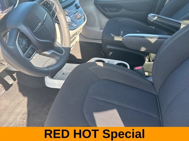 Used 2023 Chrysler Voyager LX FWD image 11