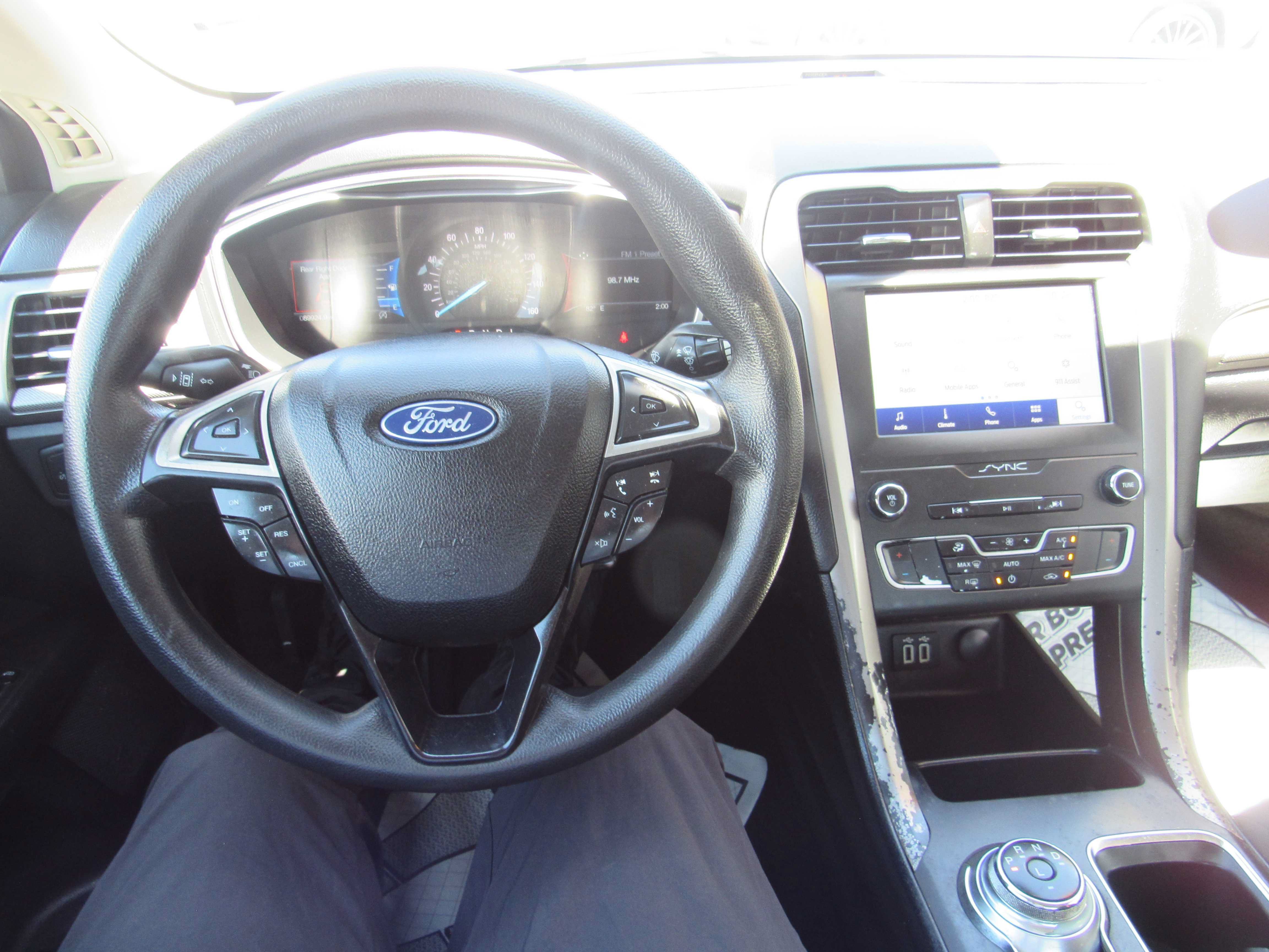 Used 2020 Ford Fusion SE FWD image 16