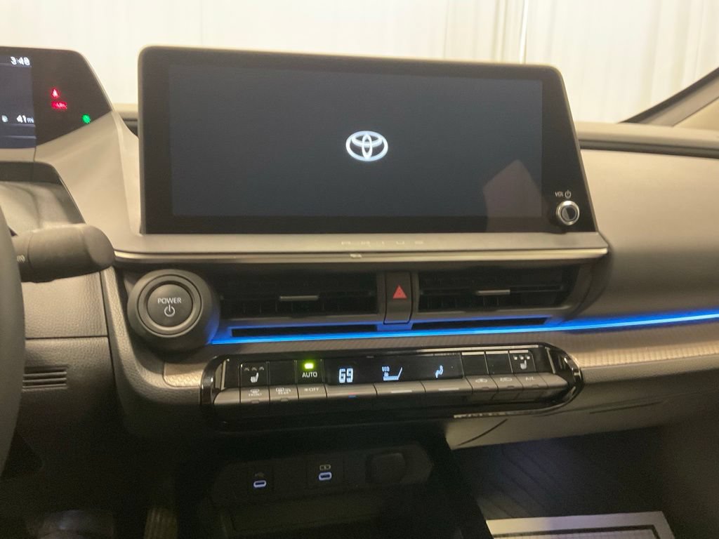 Used 2024 Toyota Prius XLE AWD/4WD image 15