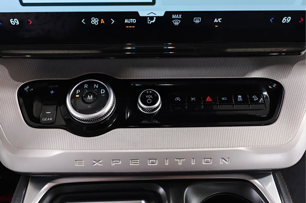 Used 2025 Ford Expedition Max Active AWD/4WD image 17