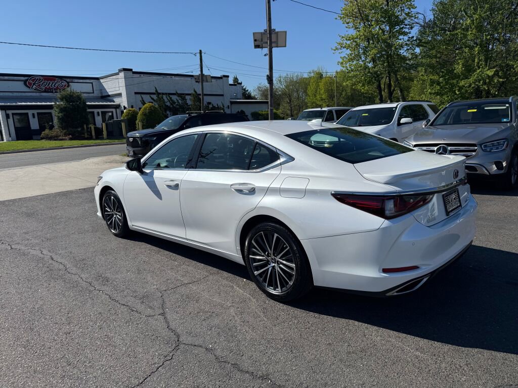 Used 2023 Lexus ES 350 w/ Premium Package FWD image 5
