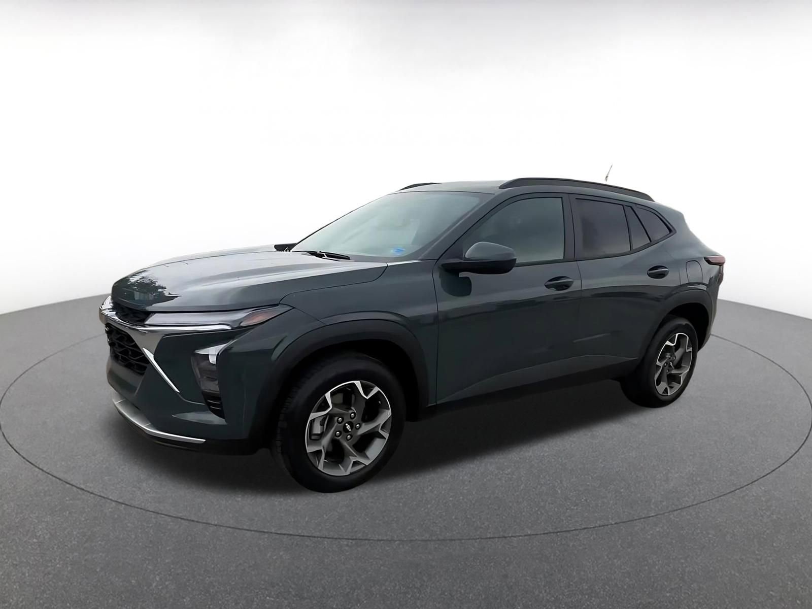 Used 2025 Chevrolet Trax LT image 8