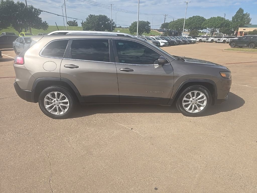 Used 2019 Jeep Cherokee Latitude w/ Popular Appearance Group FWD image 6