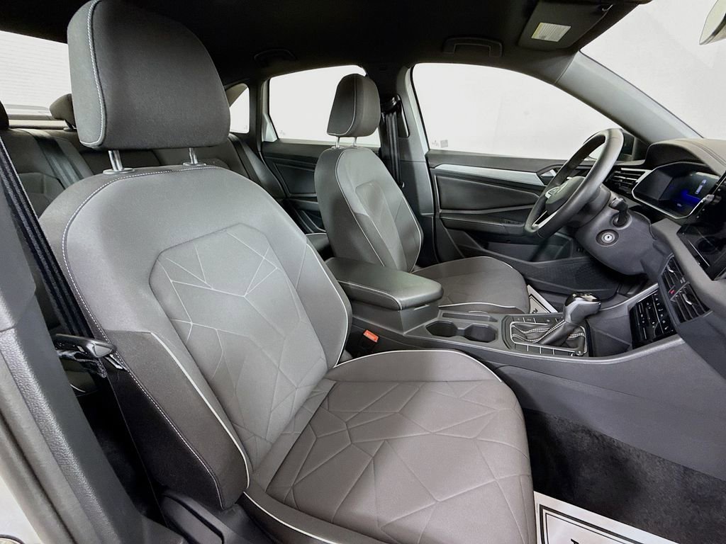 Used 2025 Volkswagen Jetta Sport image 26