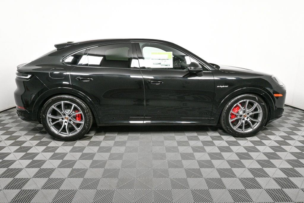 Used 2025 Porsche Cayenne S image 34