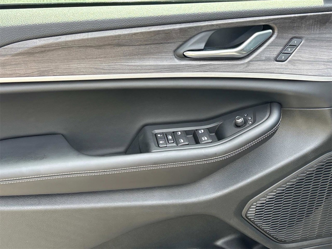 New 2025 Jeep Grand Cherokee L Limited w/ Black Appearance Package image 28