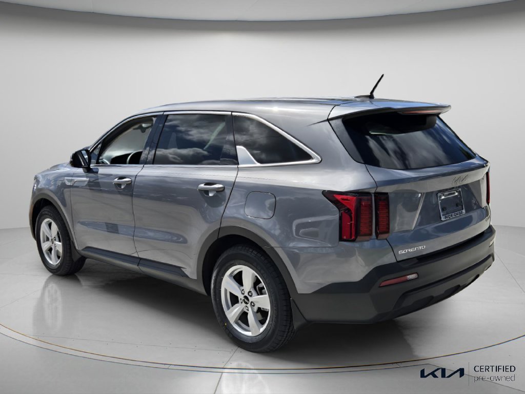 Certified 2023 Kia Sorento LX FWD image 8
