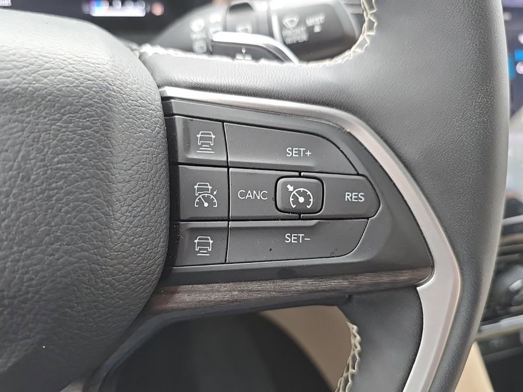 Used 2024 Jeep Grand Cherokee Limited AWD/4WD image 21