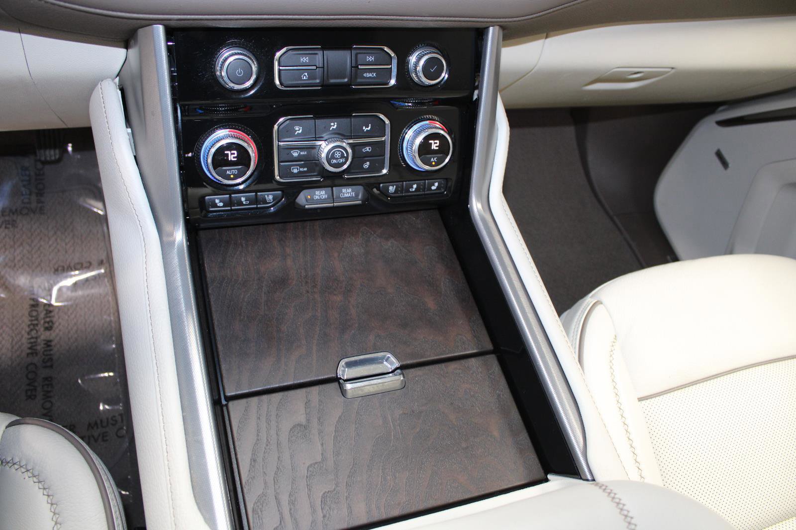 Used 2024 GMC Yukon XL Denali w/ Advanced Technology Package image 38