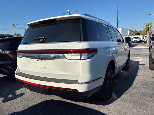 Used 2024 Lincoln Navigator Reserve AWD/4WD image 2