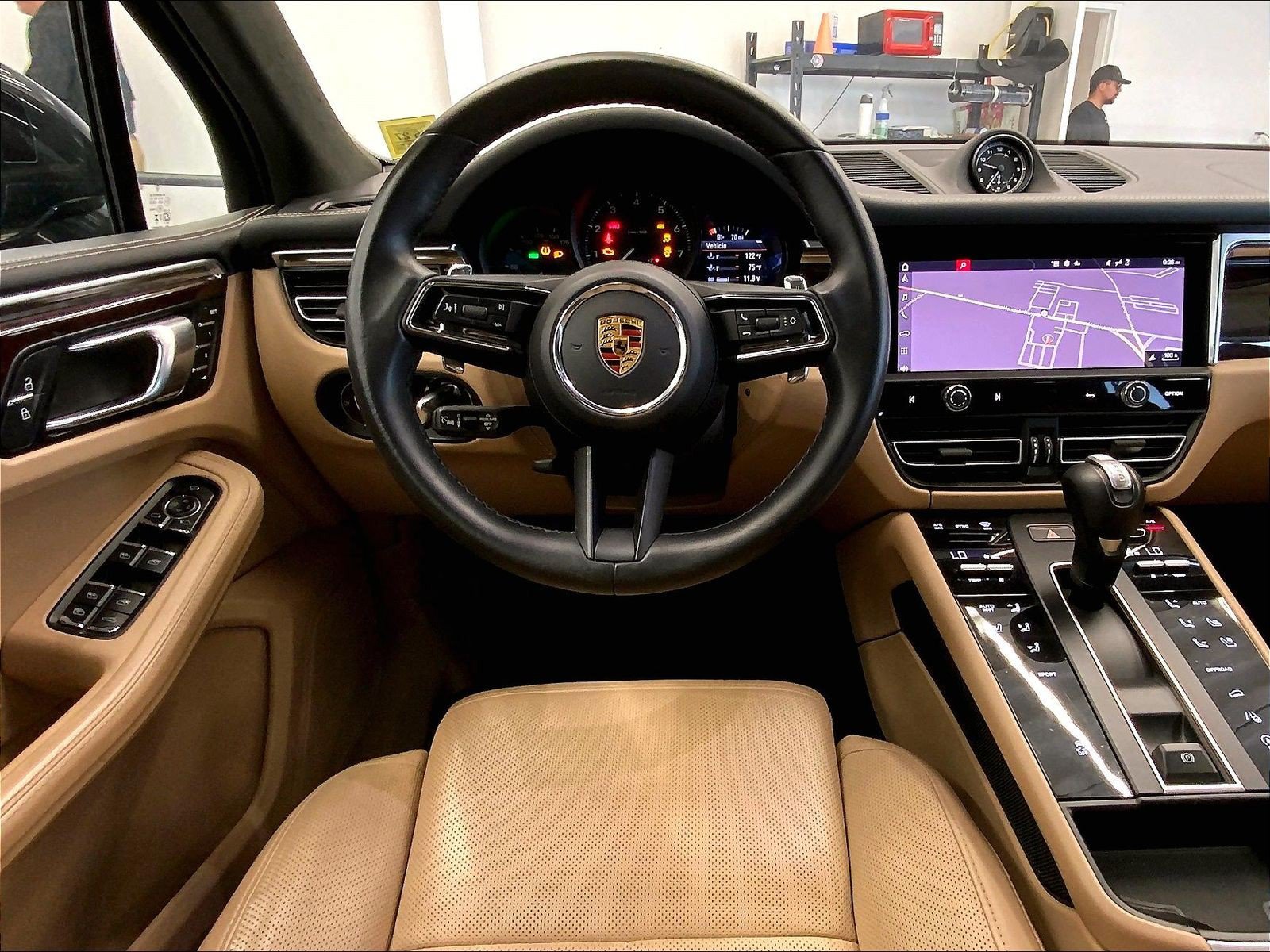 Certified 2024 Porsche Macan AWD/4WD image 13