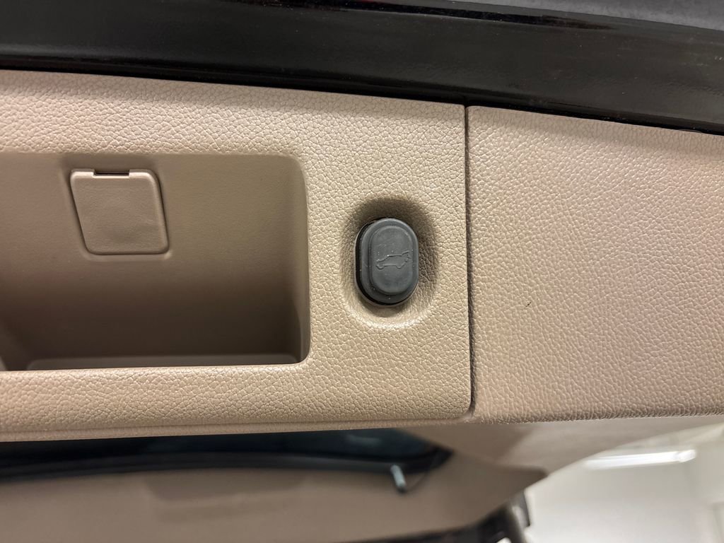 Used 2017 GMC Yukon SLT w/ Open Road Package image 21