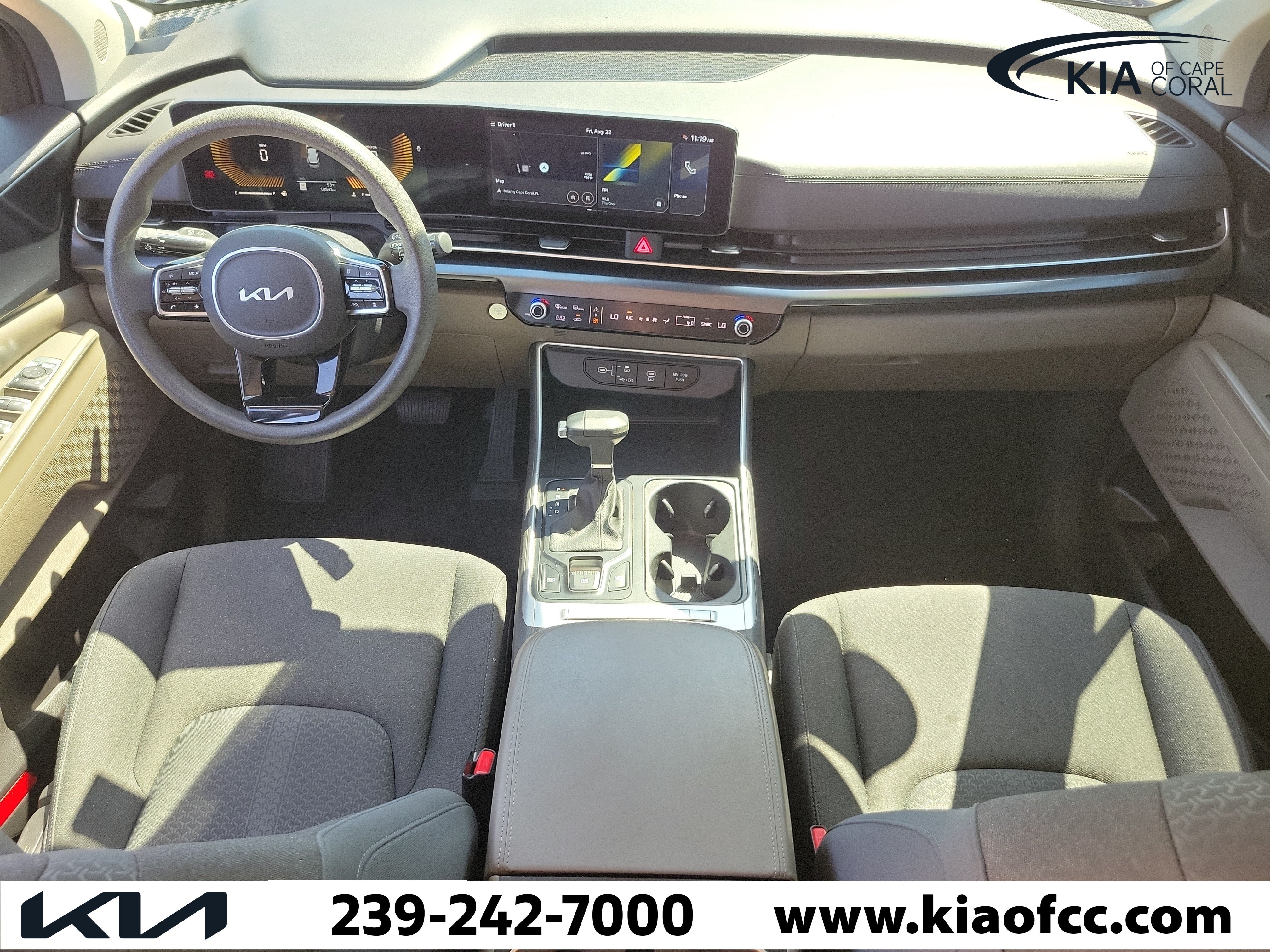 Certified 2025 Kia Carnival LX FWD image 15
