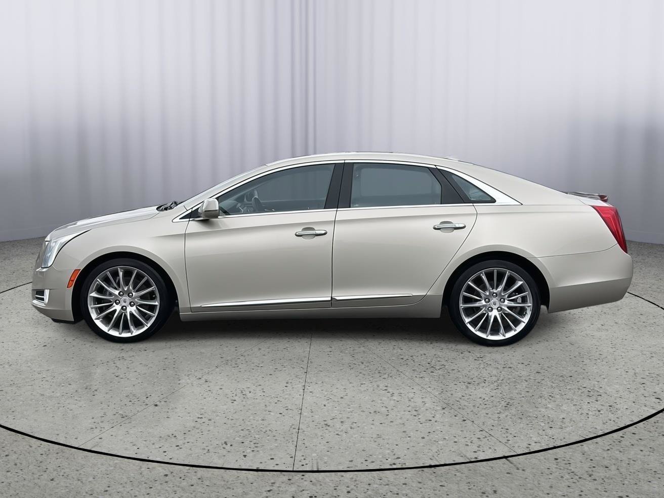 Used 2014 Cadillac XTS Platinum AWD/4WD image 2