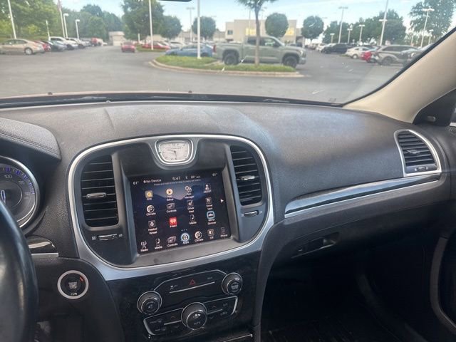 Used 2016 Chrysler 300 C RWD image 11
