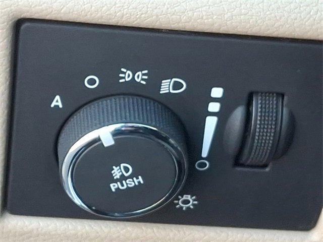 Used 2016 Jeep Grand Cherokee Limited w/ Luxury Group II image 25