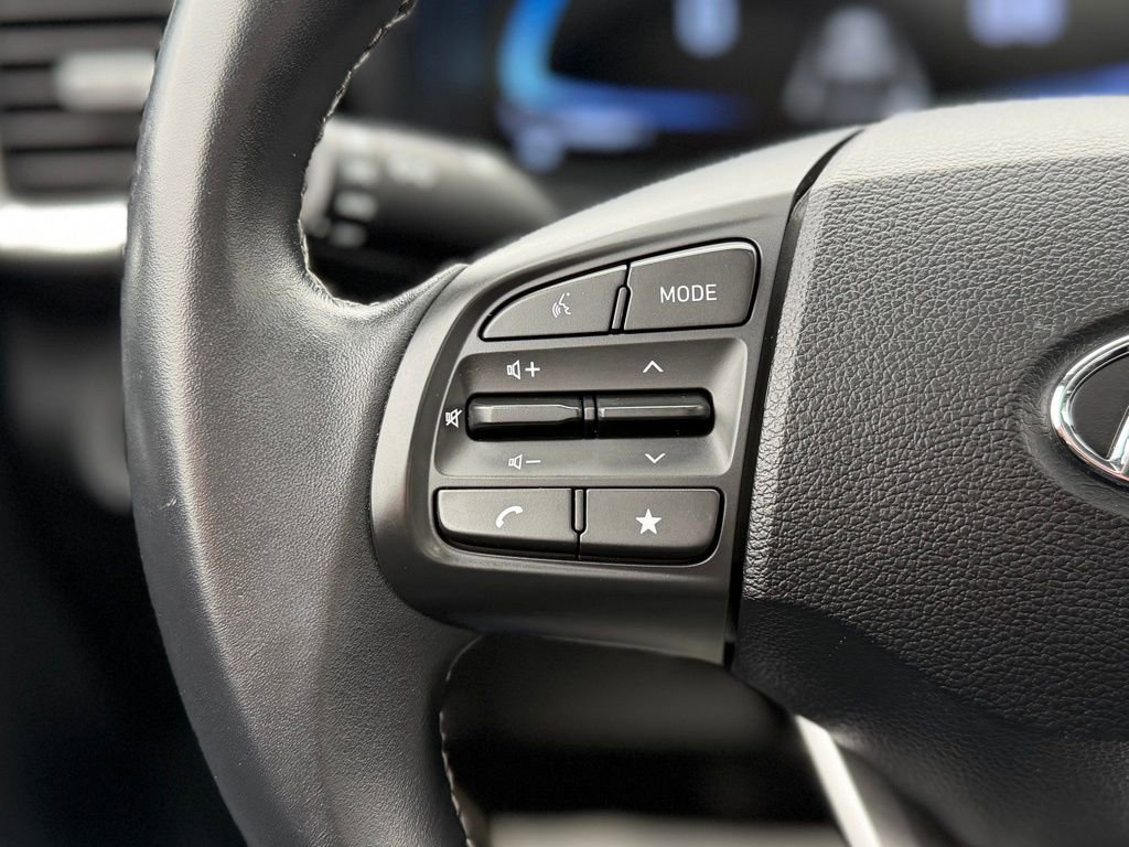 Used 2023 Hyundai Venue SEL w/ Cargo Package FWD image 9