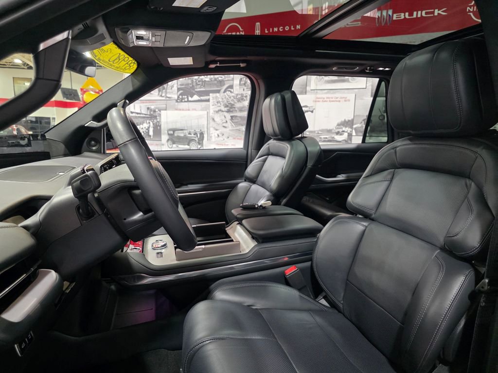 Certified 2025 Lincoln Navigator Reserve w/ Jet Appearance Package image 16